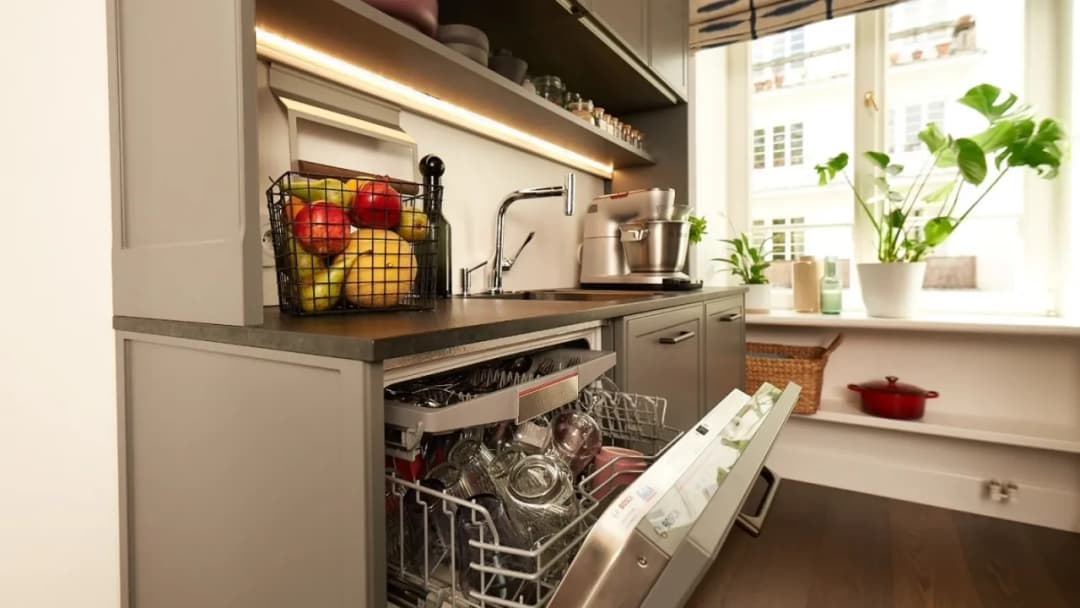 Jaki zlew do kuchni ze zmywarką wybrać? Kluczowe informacje i porady