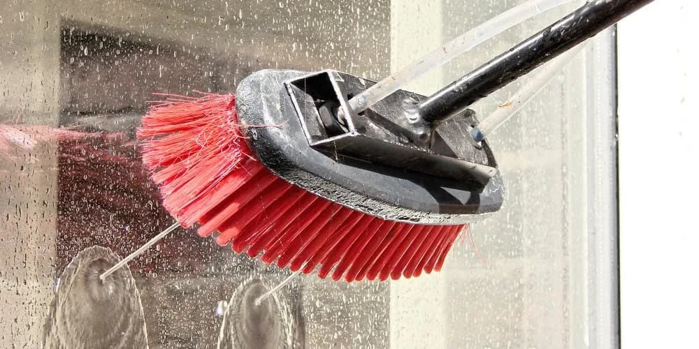 Jak skutecznie myć ramy okienne różnych materiałów, aby uniknąć uszkodzeń Jak skutecznie myć ramy okienne różnych materiałów, aby uniknąć uszkodzeń