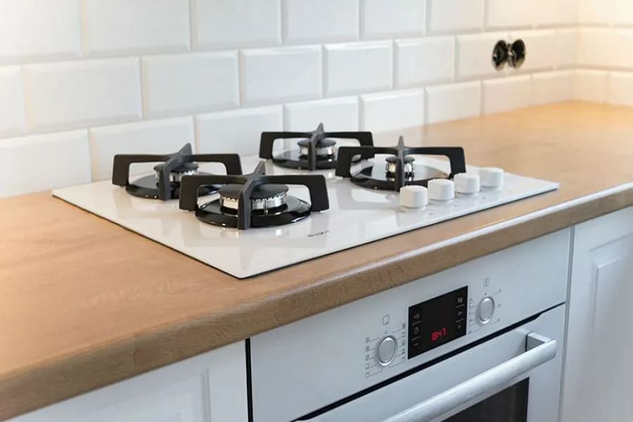 Jaka kuchnia gazowa? Poznaj zalety, wady i dostępne modele kuchni